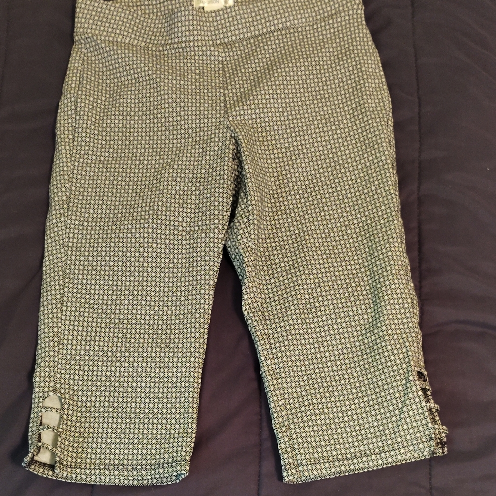Crop Pants - Black and White Pattern